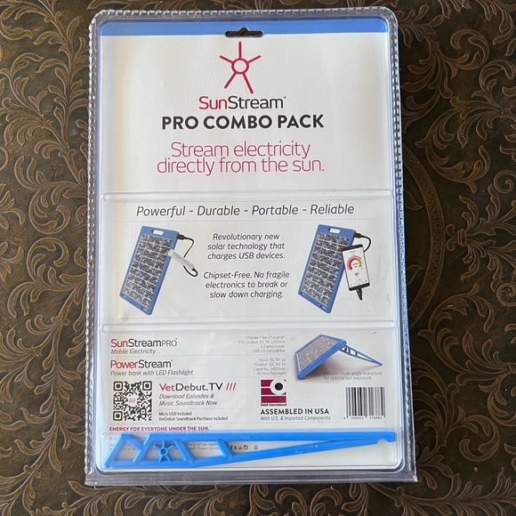 NEW SunStream 5V Solar Power Charger - Blue - Picture 3 of 3